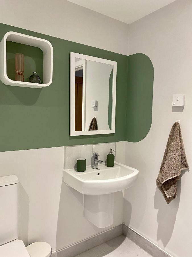 Modern Apartment In Central Quiet York With Free Parking - Contemporary New Building מראה חיצוני תמונה